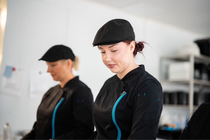 Ravintolatyöntekijä, Leijona Catering, Kajaani image